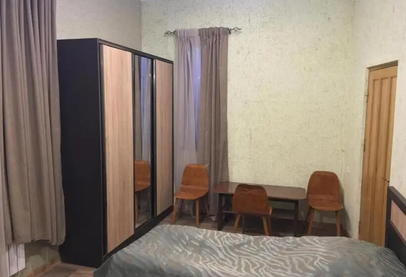 コンフォートトリプルルーム, Guesthouse Chambarak