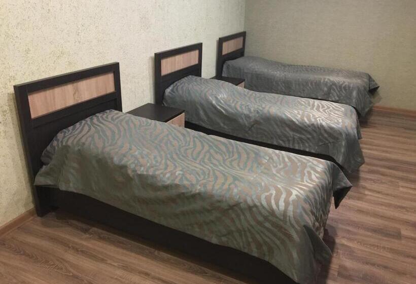 غرفة كومفورت ثلاثية, Guesthouse Chambarak