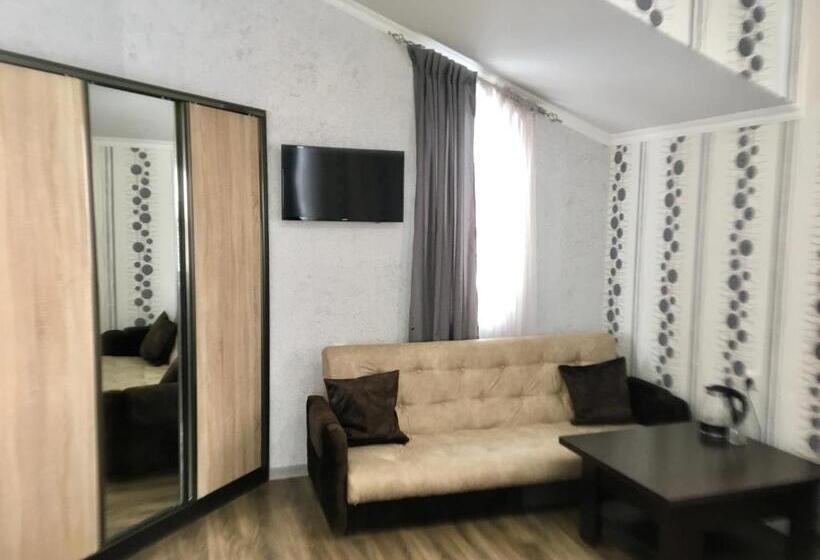 غرفة قياسية مزوَّدة بشُرفة, Guesthouse Chambarak