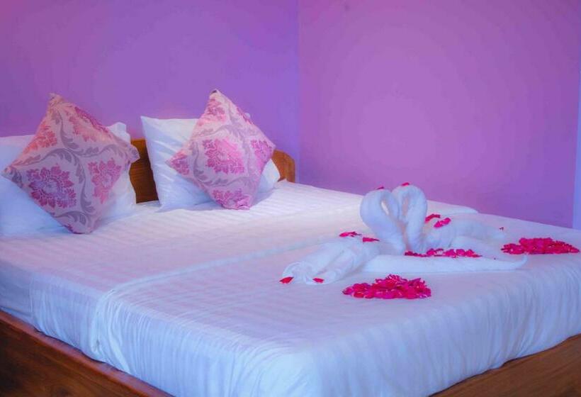 Habitació Superior, Meas Sorphea