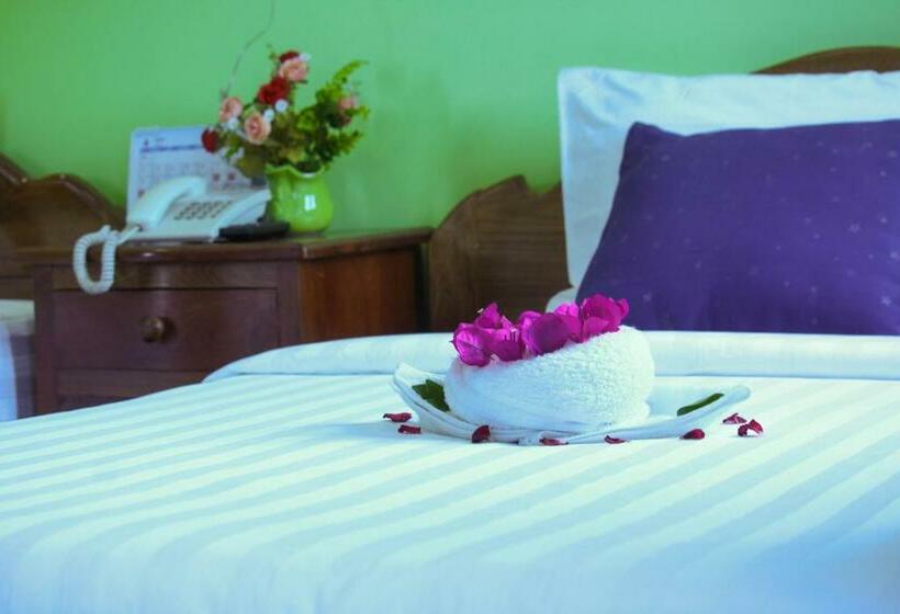 Habitació Superior, Meas Sorphea