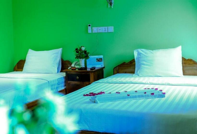 Habitació Superior, Meas Sorphea