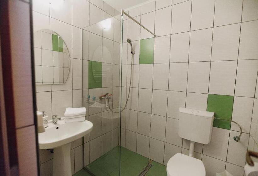 スタンダードトリプルルーム, Pensiune Agroturistica Hanna