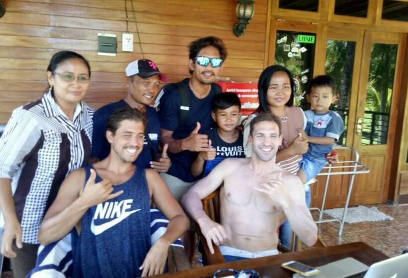 Standard Szoba, Arrys Watukarung Surfcamp