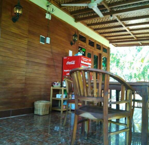 Номер Стандарт, Arrys Watukarung Surfcamp