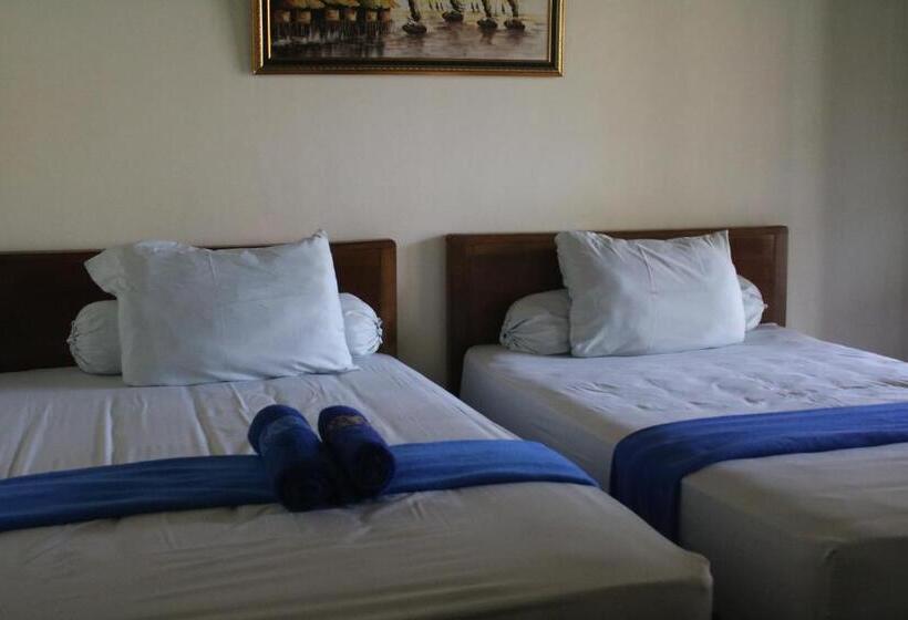 Standard Szoba, Arrys Watukarung Surfcamp