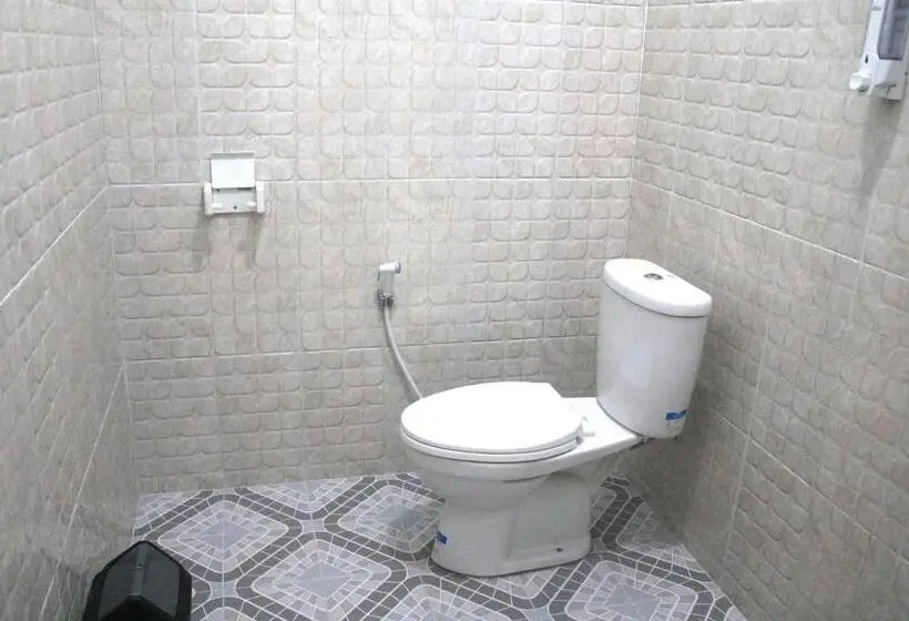 Quarto Estandar, Arrys Watukarung Surfcamp