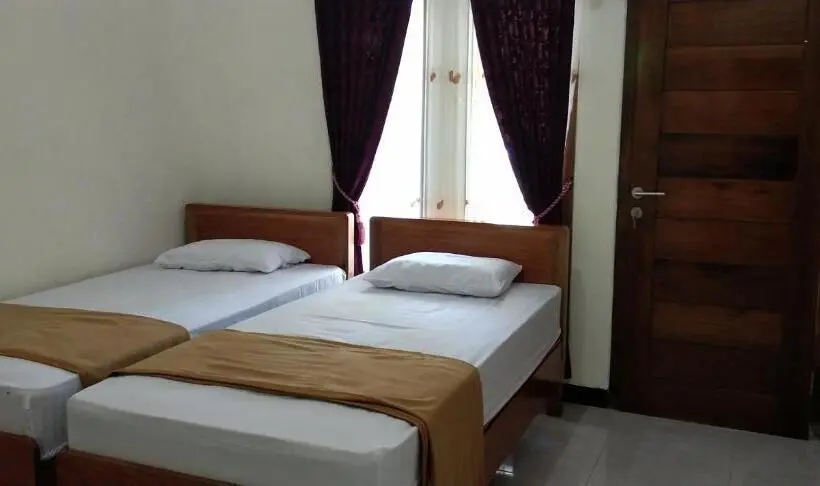 Quarto Economy, Arrys Watukarung Surfcamp