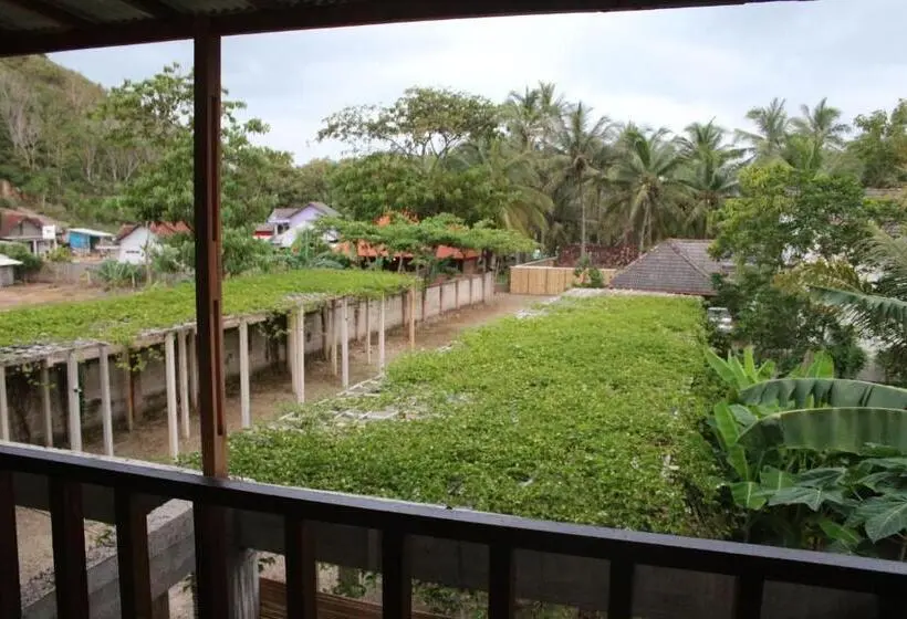 Quarto Deluxe, Arrys Watukarung Surfcamp