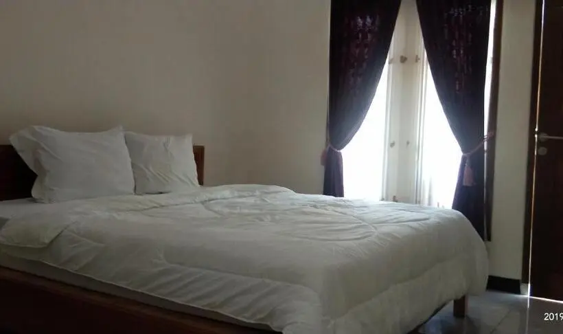 Quarto Deluxe, Arrys Watukarung Surfcamp
