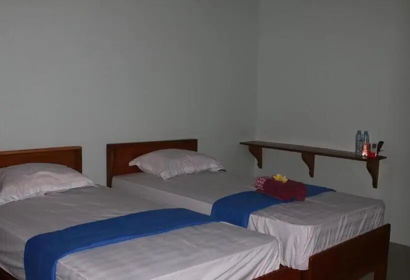 Quarto Deluxe, Arrys Watukarung Surfcamp