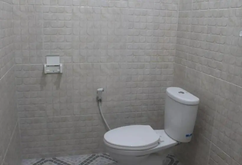 Quarto Deluxe, Arrys Watukarung Surfcamp