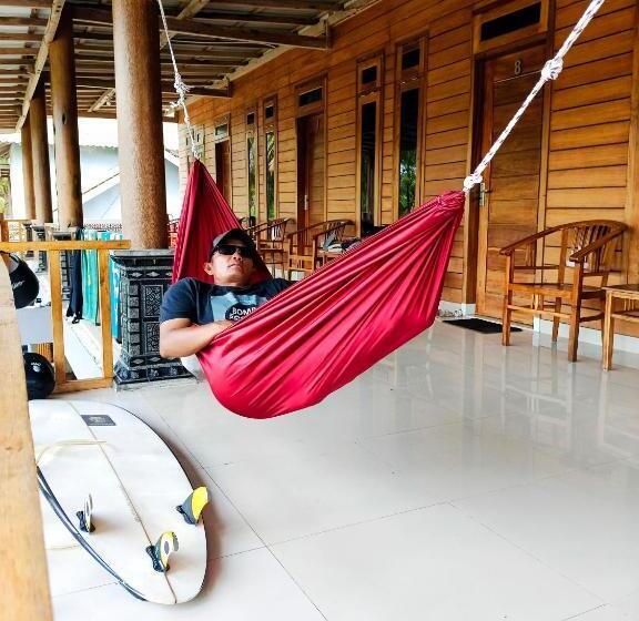 Deluxe Szoba, Arrys Watukarung Surfcamp