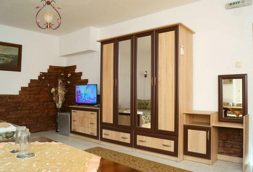 Семейное Студио, Guest House Perla