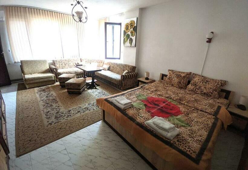 Семейное Студио, Guest House Perla