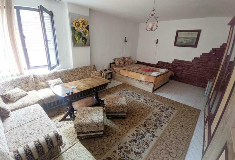 Семейное Студио, Guest House Perla