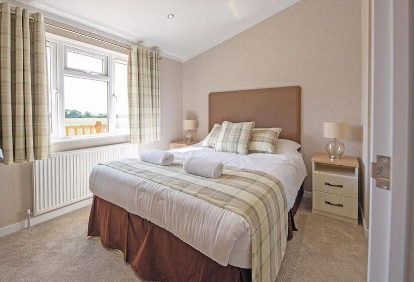 Дом 3 Спальни, Athelington Hall Farm Lodges