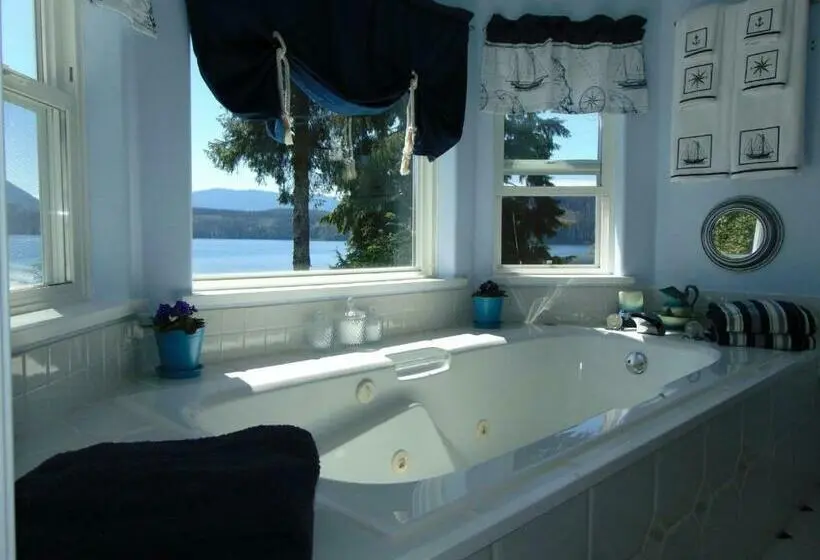 オーシャンビューデラックスルームバルコニー付き, The Oceanfront Inn On Stephens Bay