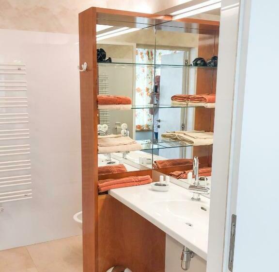 Huoneisto 1 Makuuhuone Parveke, Die Schmiede