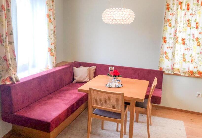 Huoneisto 1 Makuuhuone Parveke, Die Schmiede