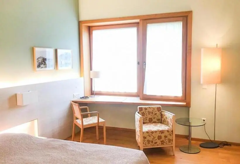 Standard Room, Die Schmiede