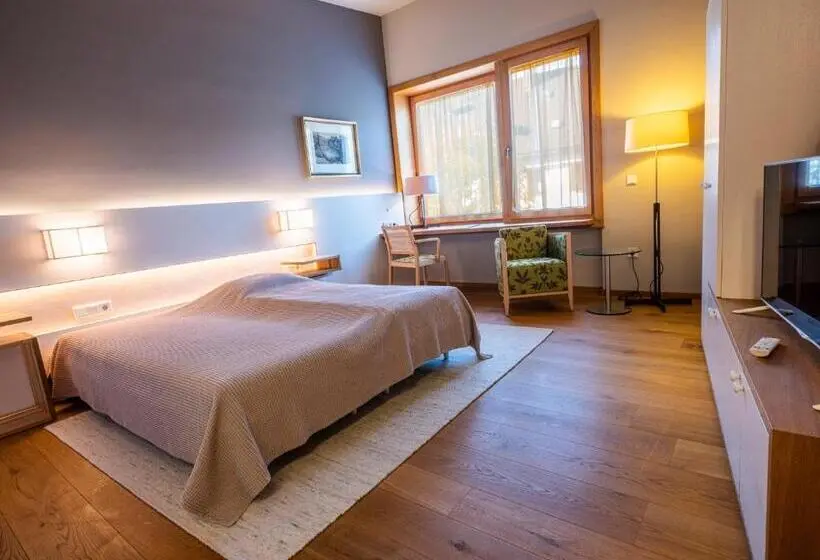 Standard Room, Die Schmiede