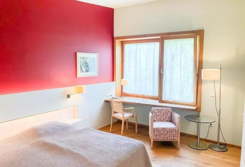 Standard Room, Die Schmiede