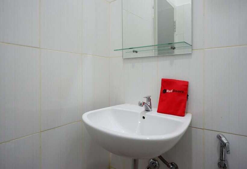 Семейный Номер, Reddoorz Near Alun Alun Kaliwungu Kendal