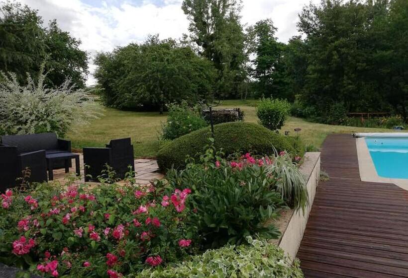Трехместный Номер Стандарт Вид на Сад, Traînefeuilles   Chambres D Hôtes Proche Zoo De Beauval