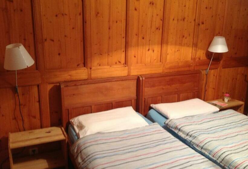 غرفة قياسية, La Cascata