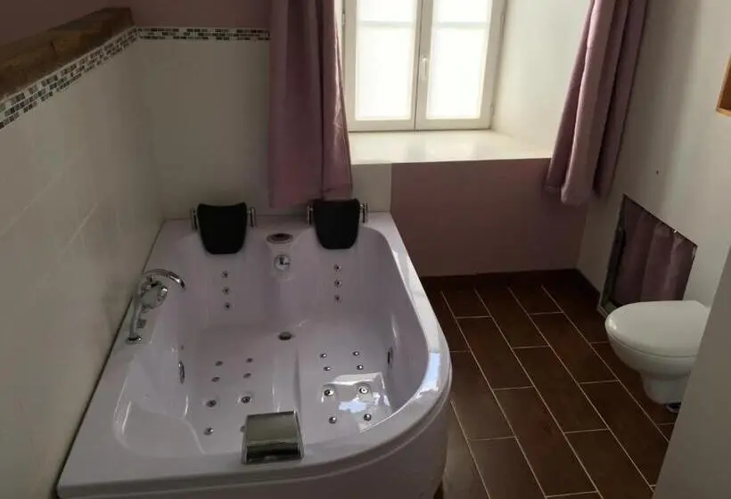 バスタブ付きスタンダードルーム, Domaine Des Tours Vauquelin