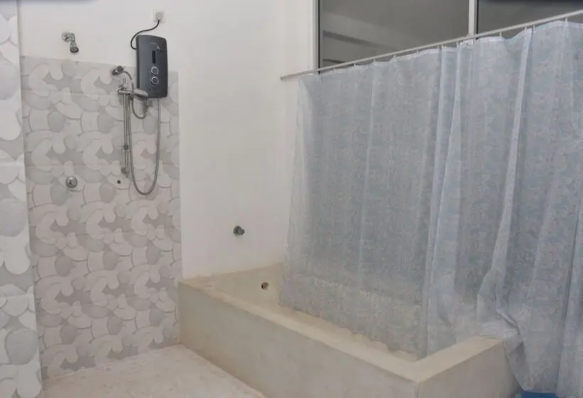 Deluxe Neljän Hengen Huone, Beach Villa Polhena