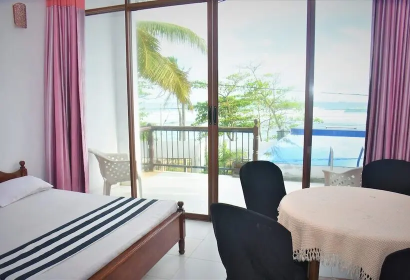 Deluxe Neljän Hengen Huone, Beach Villa Polhena