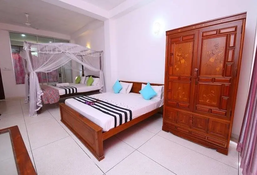 Deluxe Neljän Hengen Huone, Beach Villa Polhena