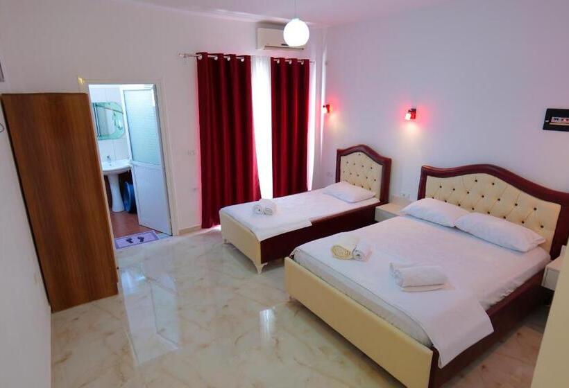 Трехместный Номер Стандарт с Балконом, Vila Ani