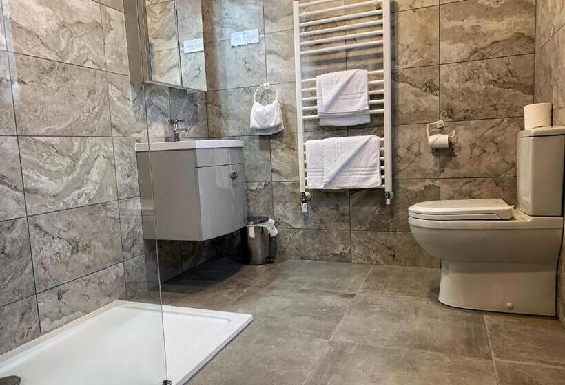 إستوديو قياسى, Bella Vista Hotel & Self Catering Suites