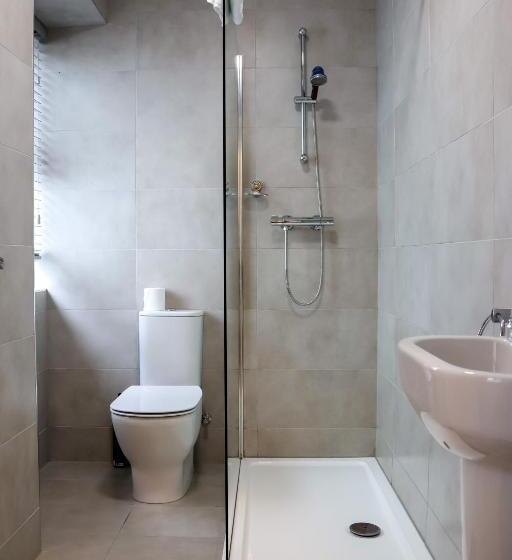 스탠다드 트리플 룸, Bella Vista Hotel & Self Catering Suites