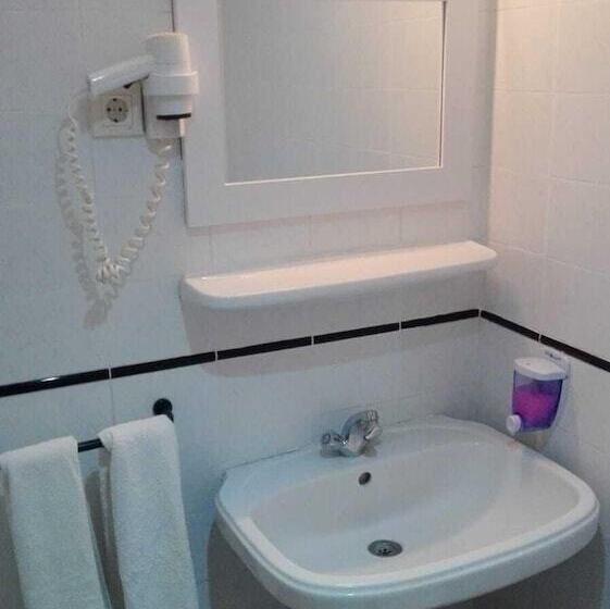 标准三人间, Albano