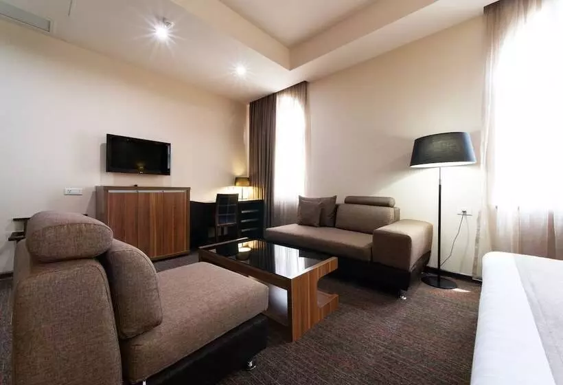 اتاق لوکس, Bass Boutique