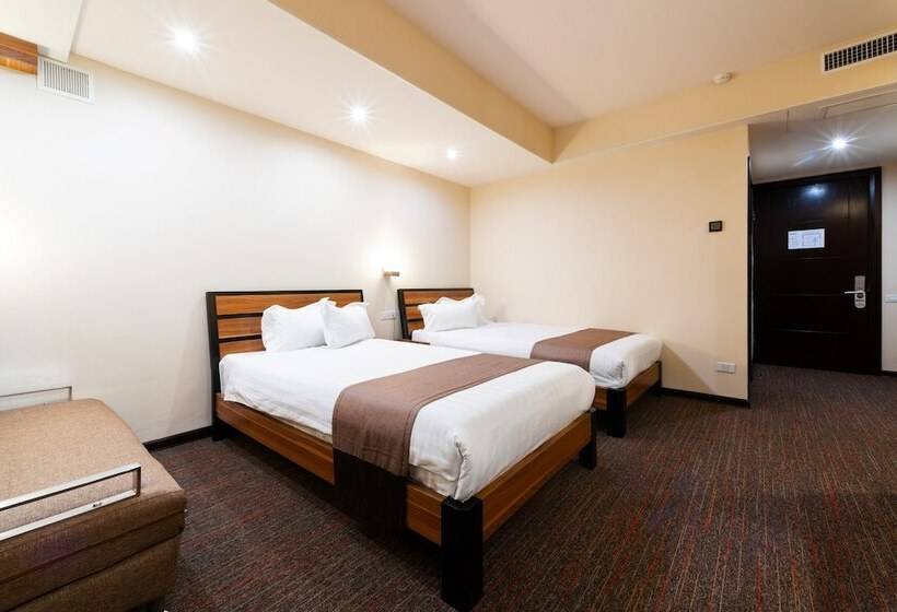 이코노미 룸, Bass Boutique