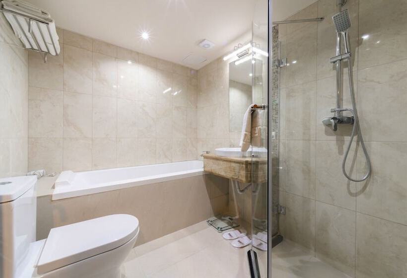 스탠다드 트리플 룸, Bass Boutique