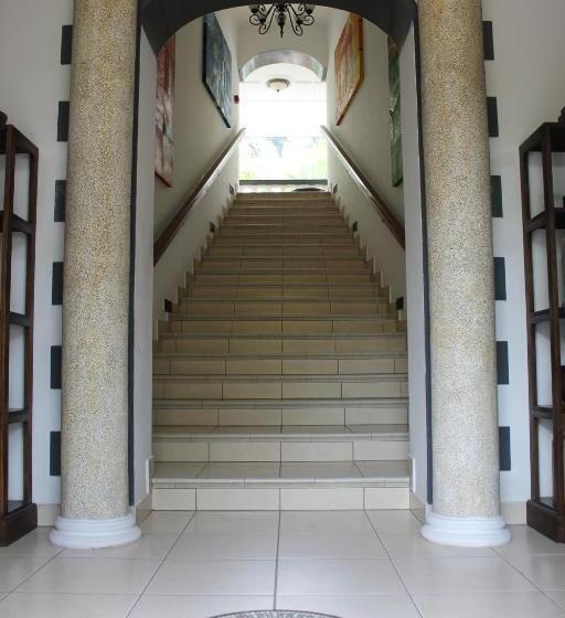 اتاق لوکس, Chateau St Cloud