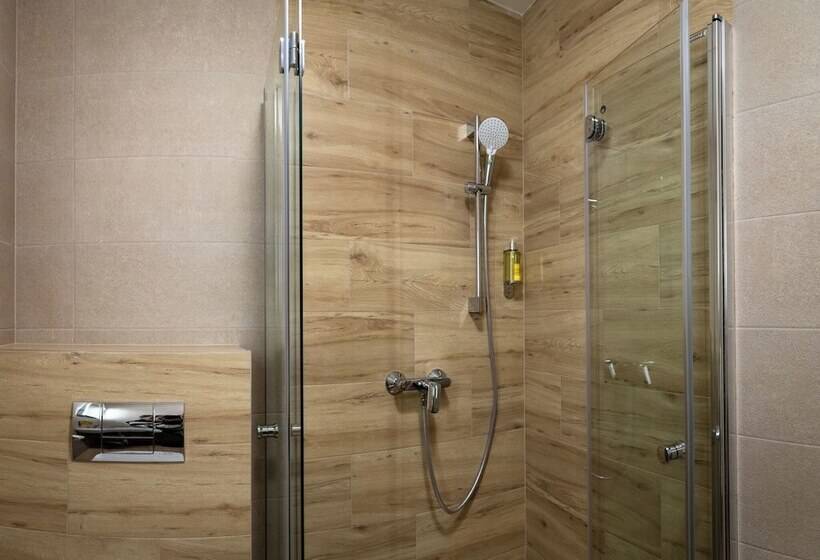 스탠다드 룸, Jasná