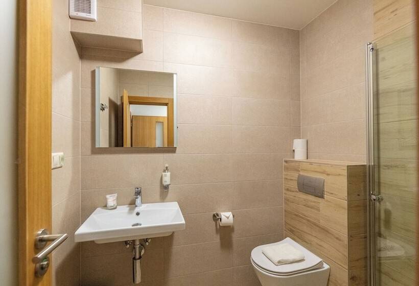 스탠다드 룸, Jasná