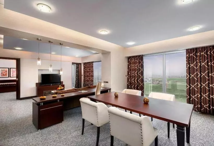 سوئیت با تخت بزرگ, Grand Hotel Konya