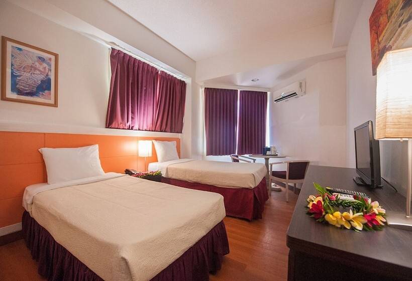 اتاق خانوادگی تودرتو, Grand Plaza