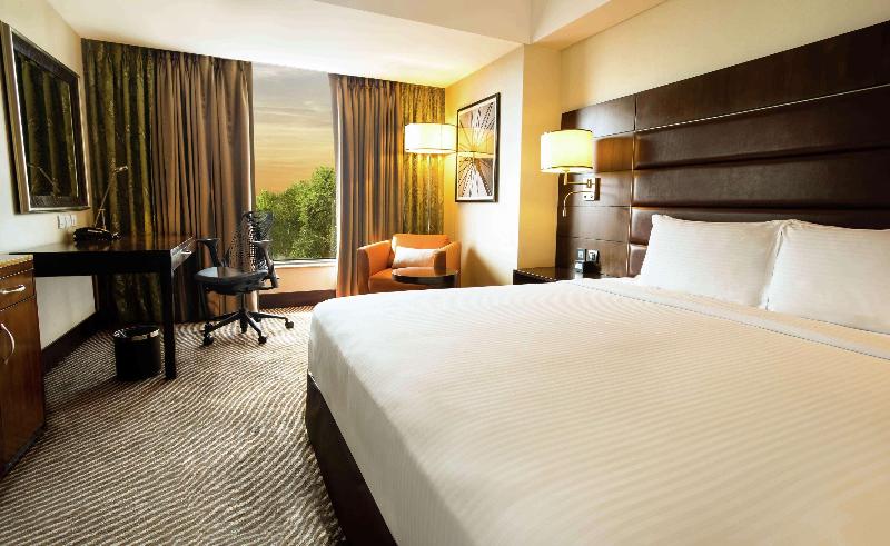 带大床的豪华间, Hilton Garden Inn Trivandrum