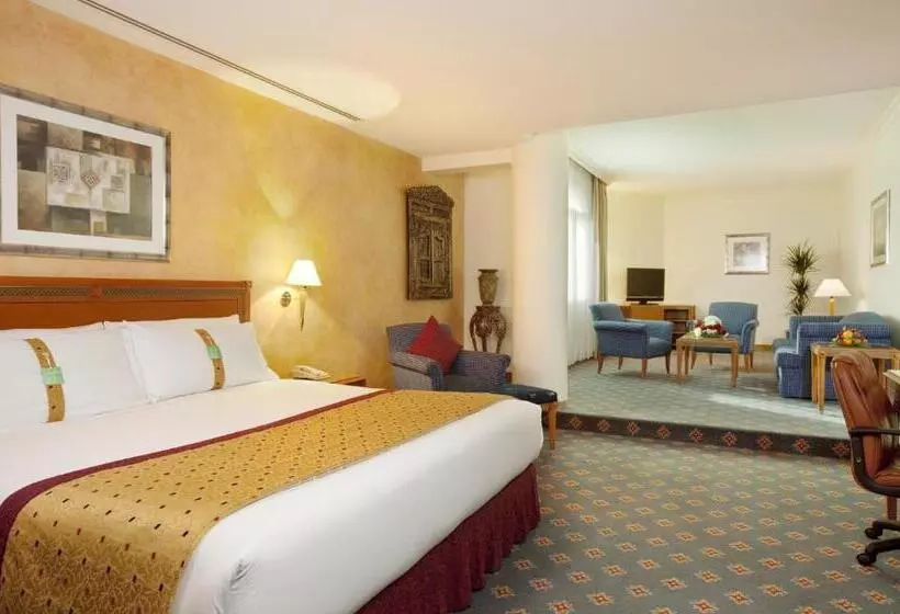 キングサイズベッドのスイートルーム, Holiday Inn Al Khobar, An Ihg