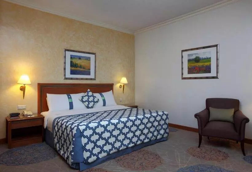 キングサイズベッドのスイートルーム, Holiday Inn Al Khobar, An Ihg