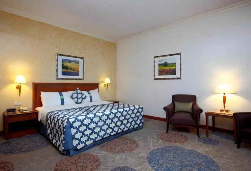 キングサイズベッドのスイートルーム, Holiday Inn Al Khobar, An Ihg